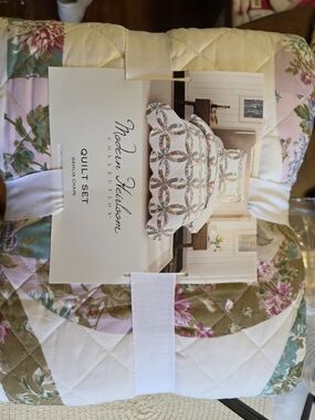 Modern Heirloom Quilted Daisy Chain Quilt Set - Pink, Green, Cream